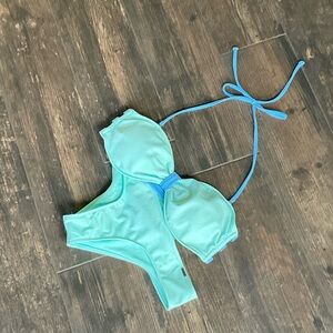 Beautiful Hollister 2 Piece Bikini Blue/Green